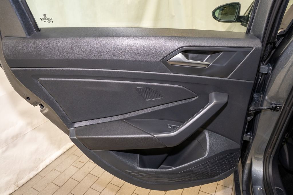 Used 2024 Volkswagen Jetta SE image 9