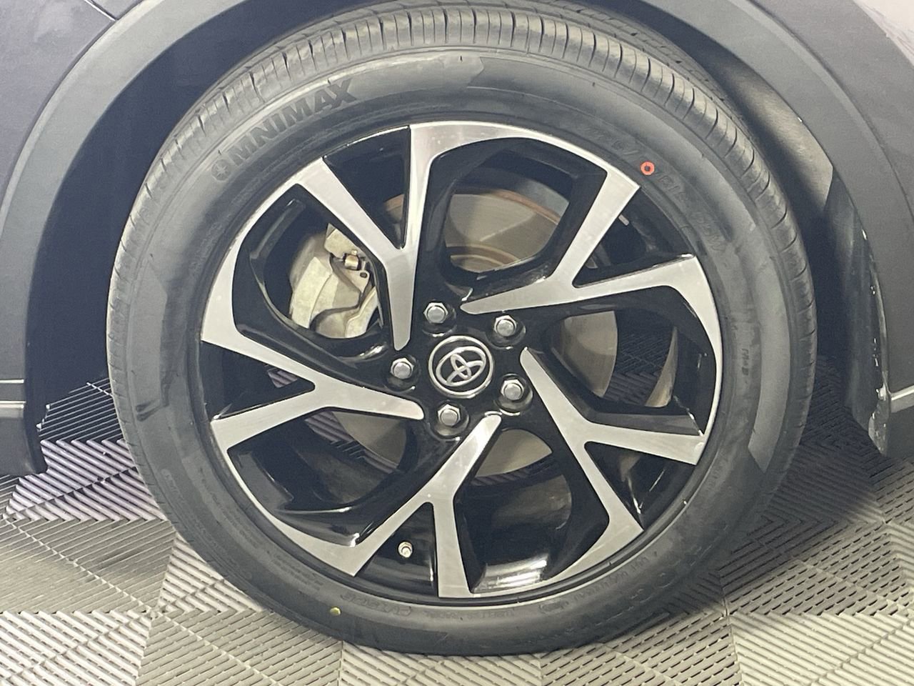 Used 2021 Toyota C-HR XLE FWD image 10