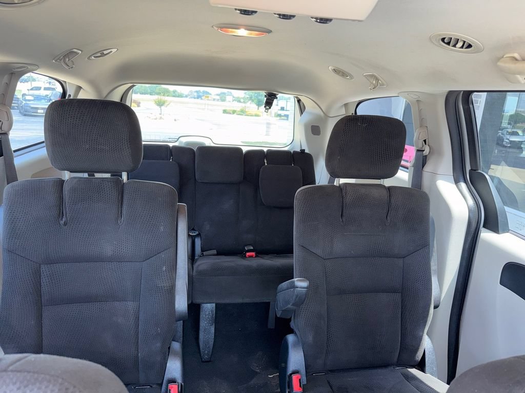 Used 2016 Dodge Grand Caravan SXT w/ Rear Park Assist Package FWD image 18