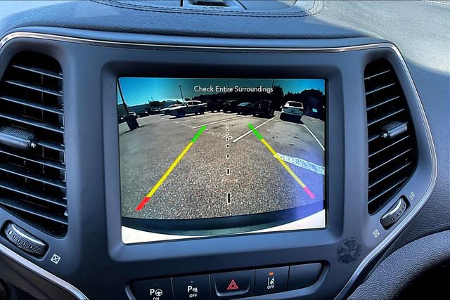 Used 2023 Jeep Cherokee Altitude Lux image 13