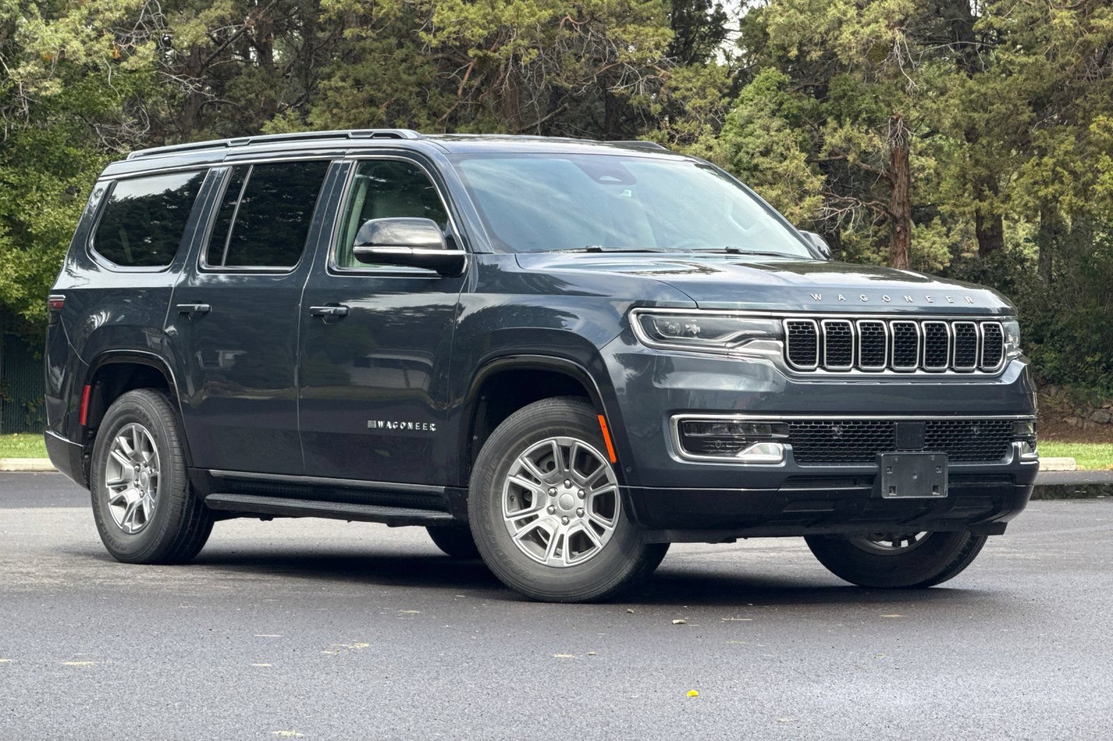 Used 2023 Jeep Wagoneer 4WD image 2