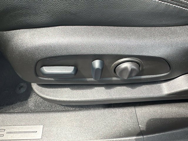 Used 2023 GMC Terrain SLT w/ Infotainment Package II AWD/4WD image 13