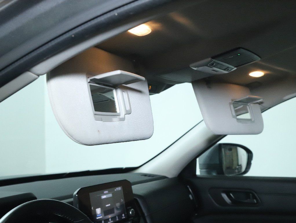 Used 2025 Nissan Pathfinder SV image 21