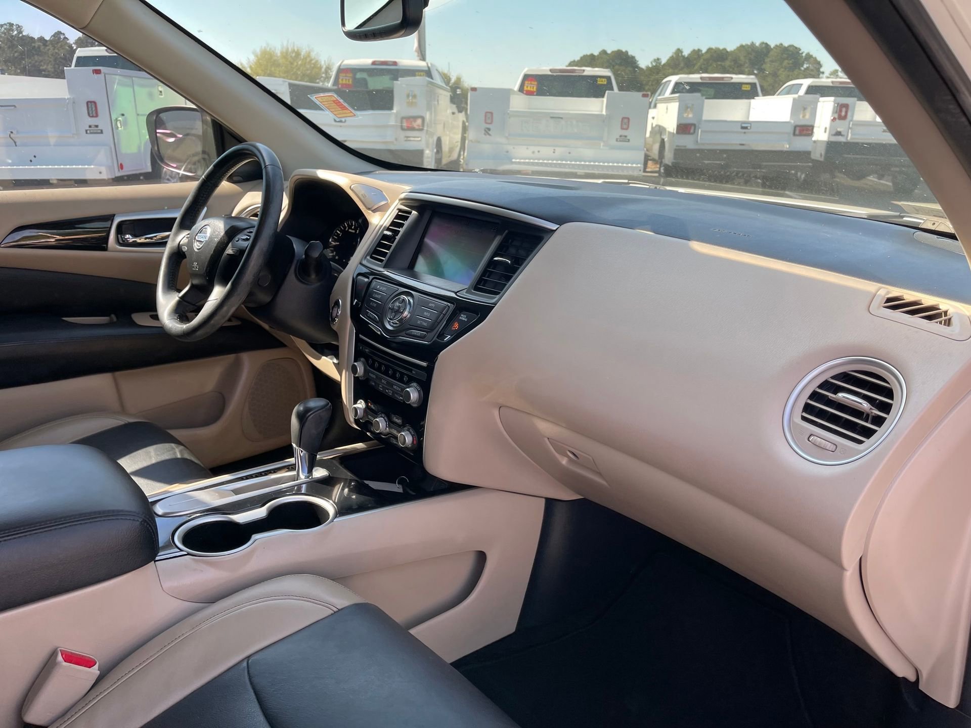 Used 2019 Nissan Pathfinder SV image 29