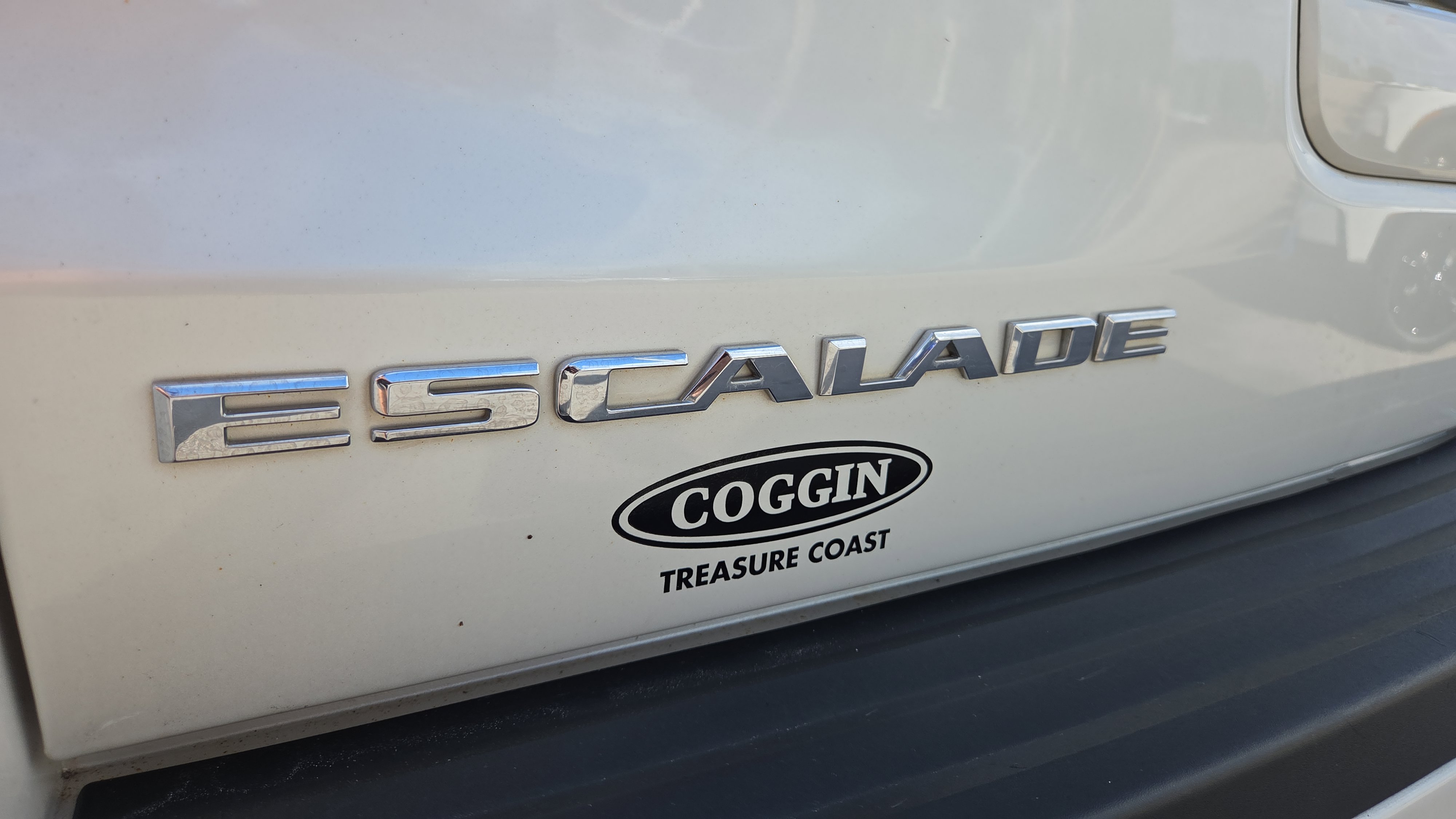 Used 2015 Cadillac Escalade Luxury image 38