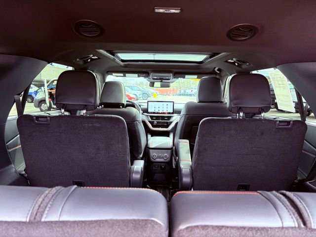 Used 2025 Ford Explorer ST image 35