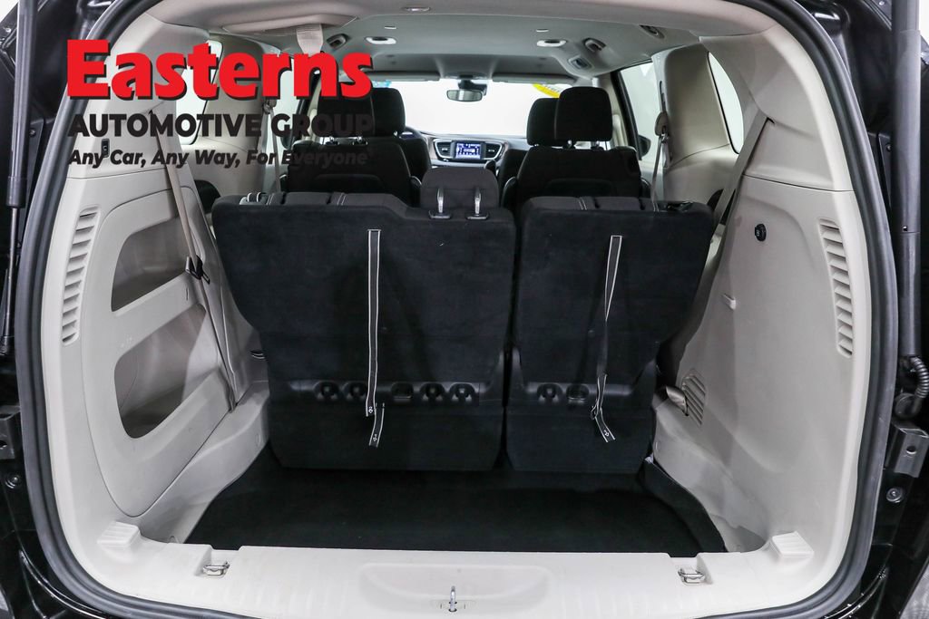 Used 2024 Chrysler Voyager LX image 9