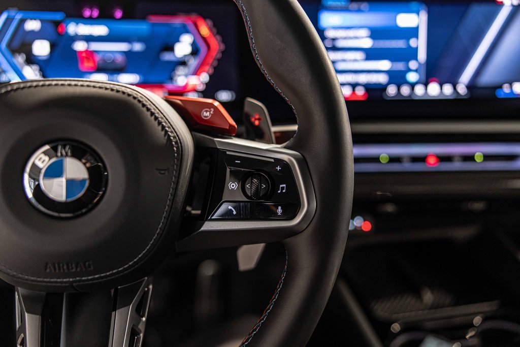 Used 2025 BMW M5 w/ Carbon Package image 25