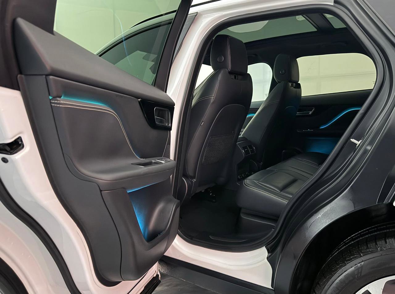 Used 2019 Jaguar F-PACE R-Sport image 25