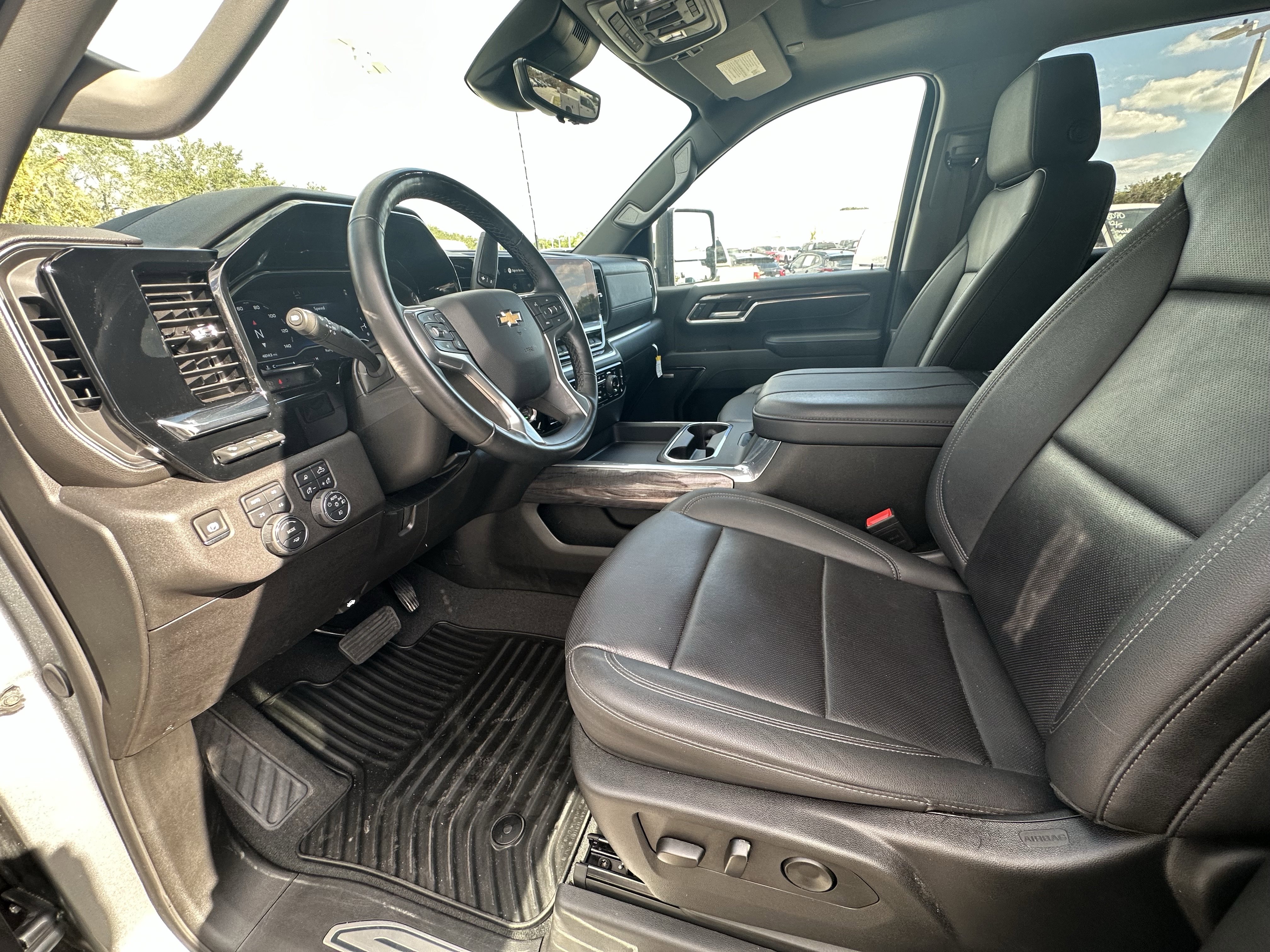 Used 2025 Chevrolet Silverado 3500 LTZ w/ LTZ Premium Package image 34