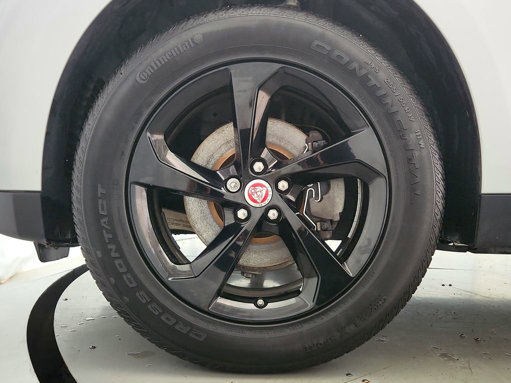 Used 2020 Jaguar F-PACE Premium image 37