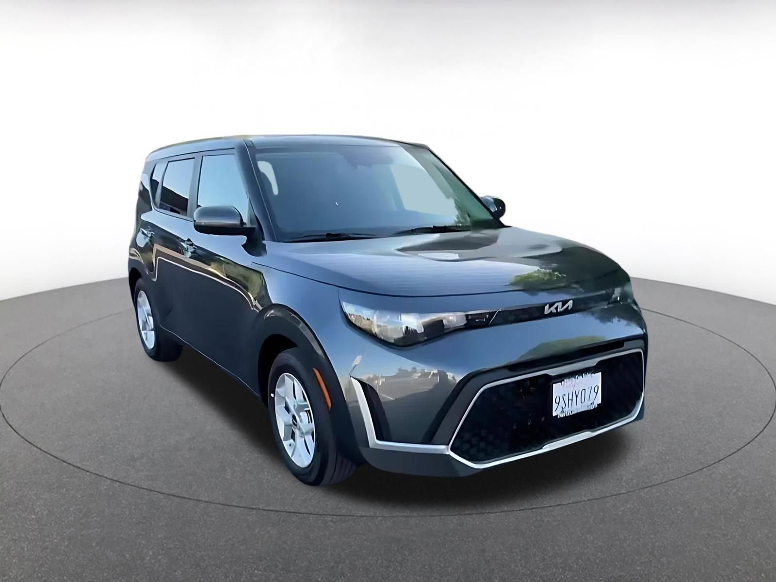 Used 2025 Kia Soul LX w/ LX Technology Package image 3