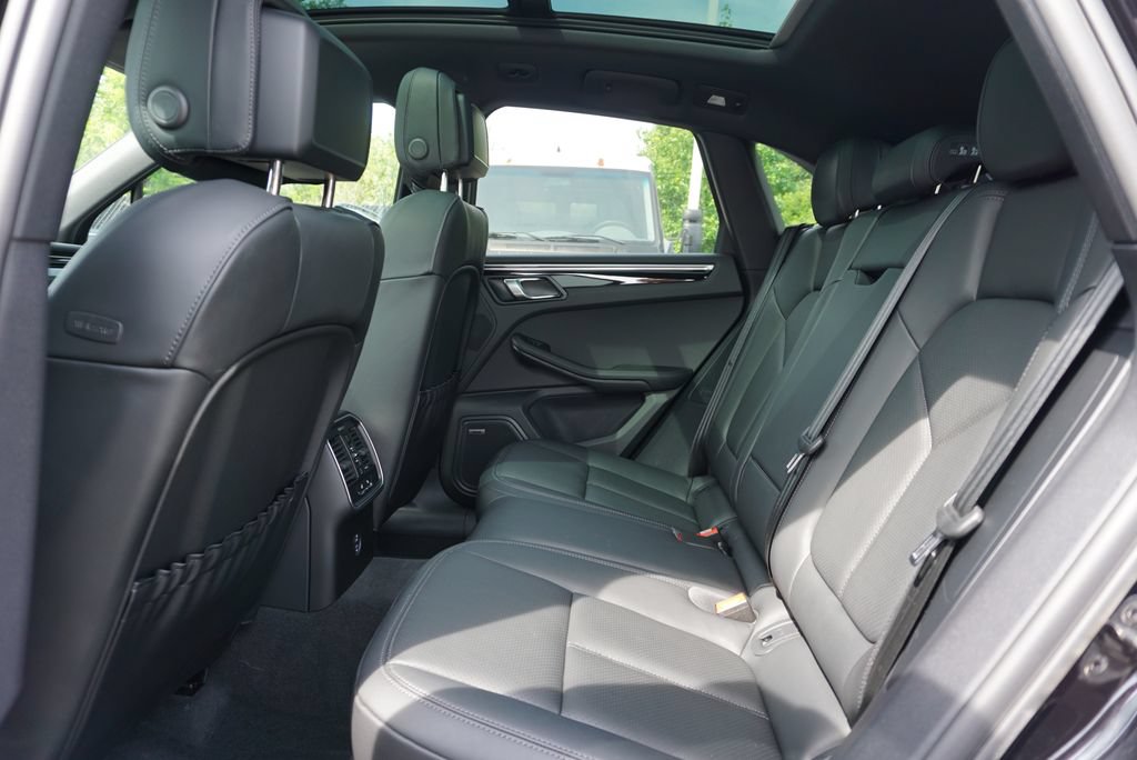 Used 2023 Porsche Macan S AWD/4WD image 45