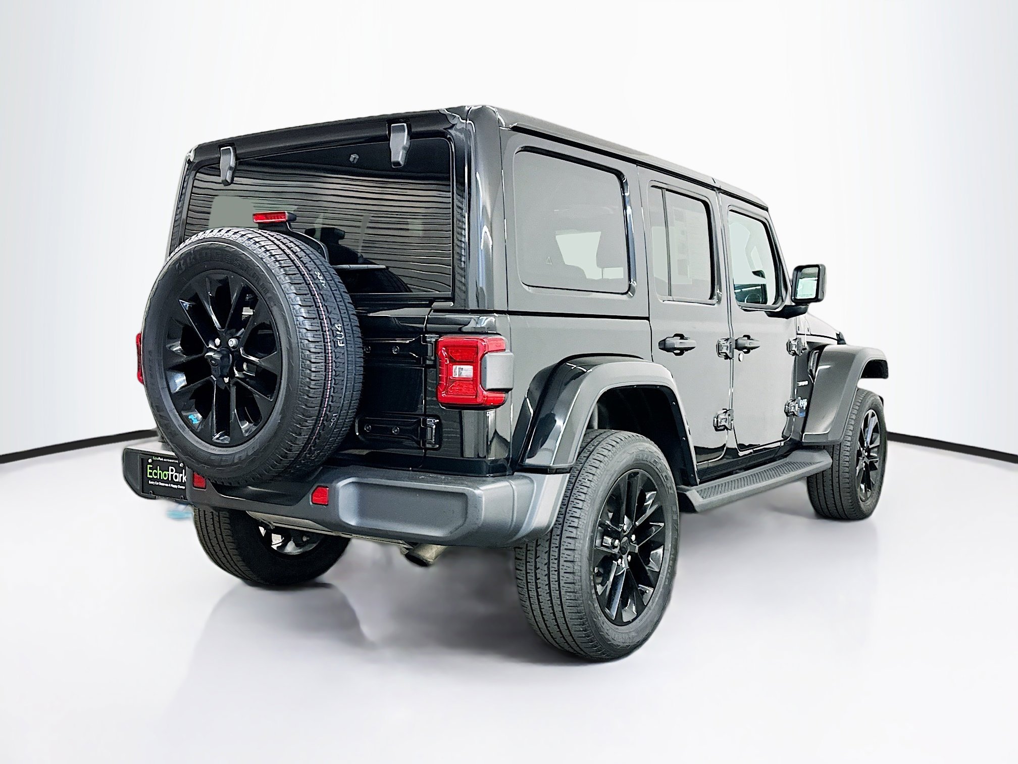 Used 2022 Jeep Wrangler Sahara w/ Cold Weather Group AWD/4WD image 9
