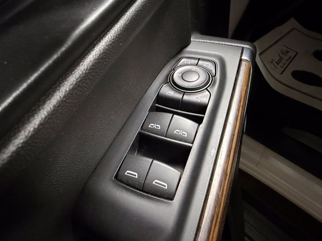 Used 2019 Chevrolet Silverado 1500 High Country w/ Technology Package AWD/4WD image 16