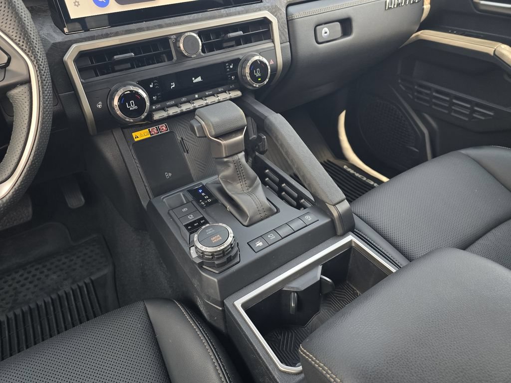 Used 2024 Toyota Tacoma Limited w/ Limited Package (LT) AWD/4WD image 18