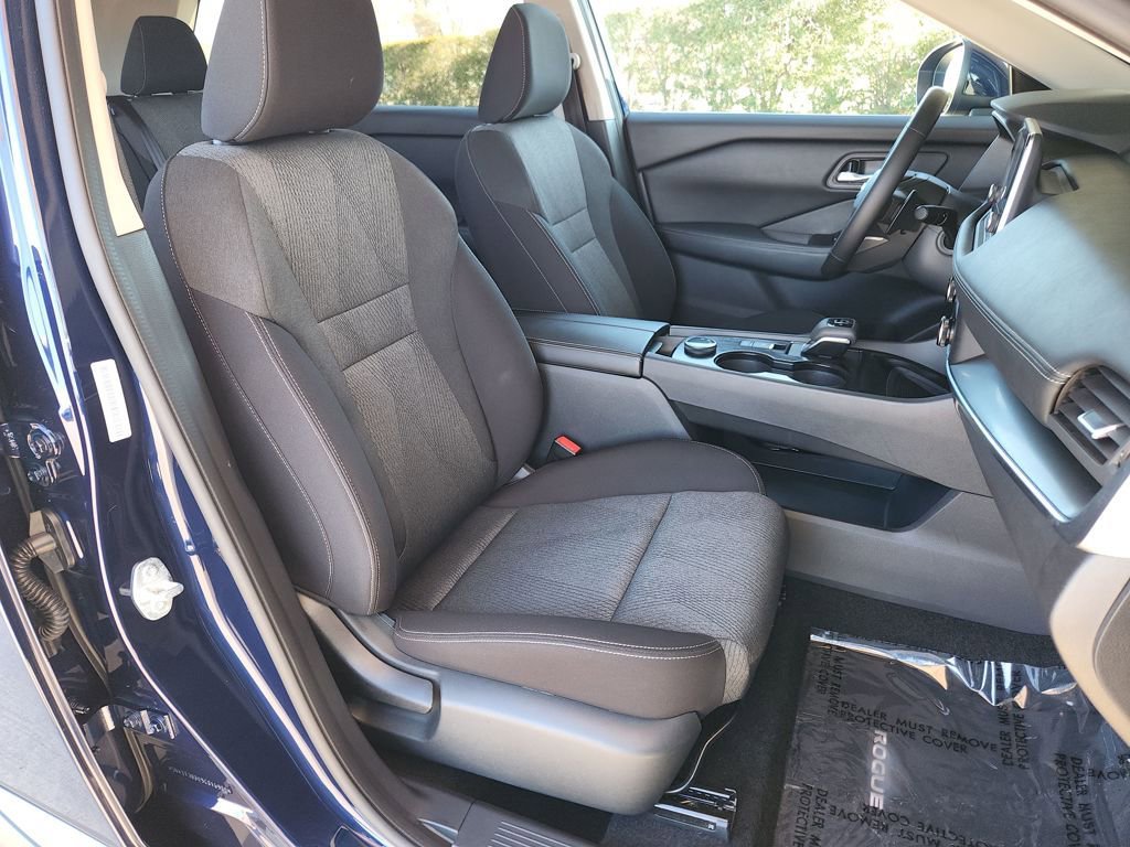 Used 2025 Nissan Rogue SV image 15