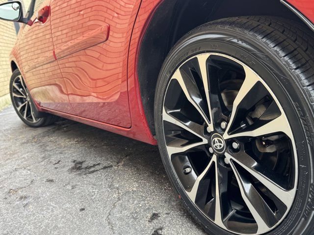 Used 2018 Toyota Corolla XSE image 25