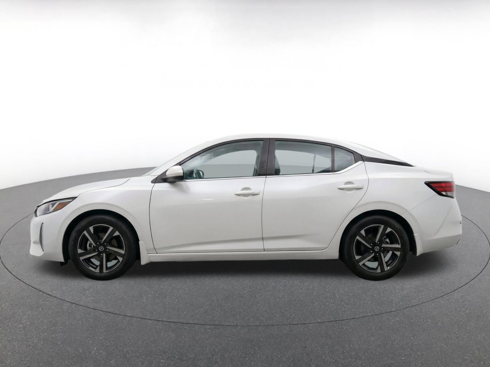 Used 2025 Nissan Sentra SV FWD image 4