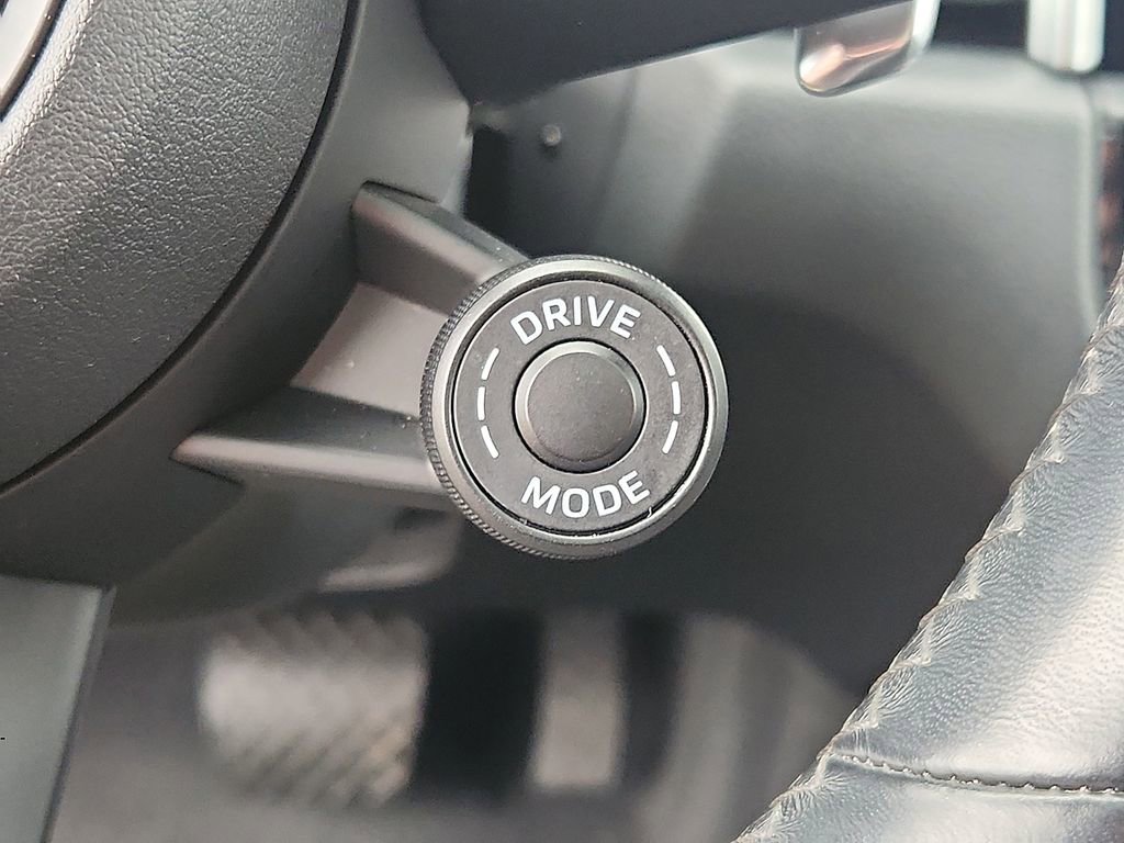 Used 2023 Porsche Macan Turbo image 23