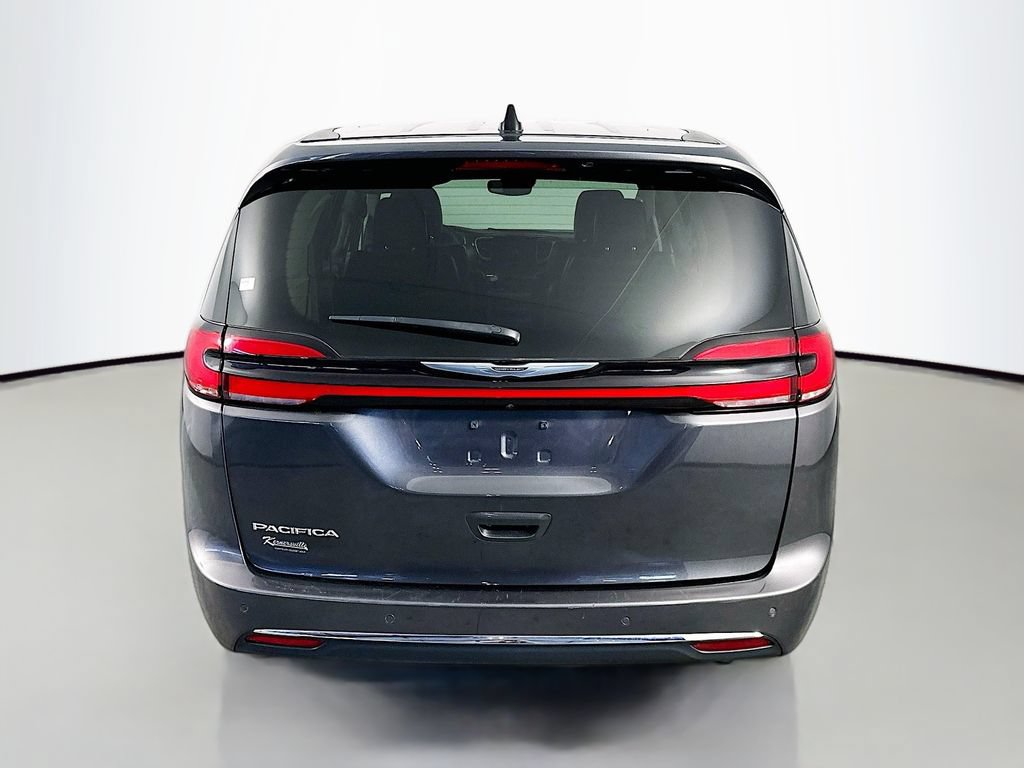 Used 2023 Chrysler Pacifica Touring-L FWD image 6