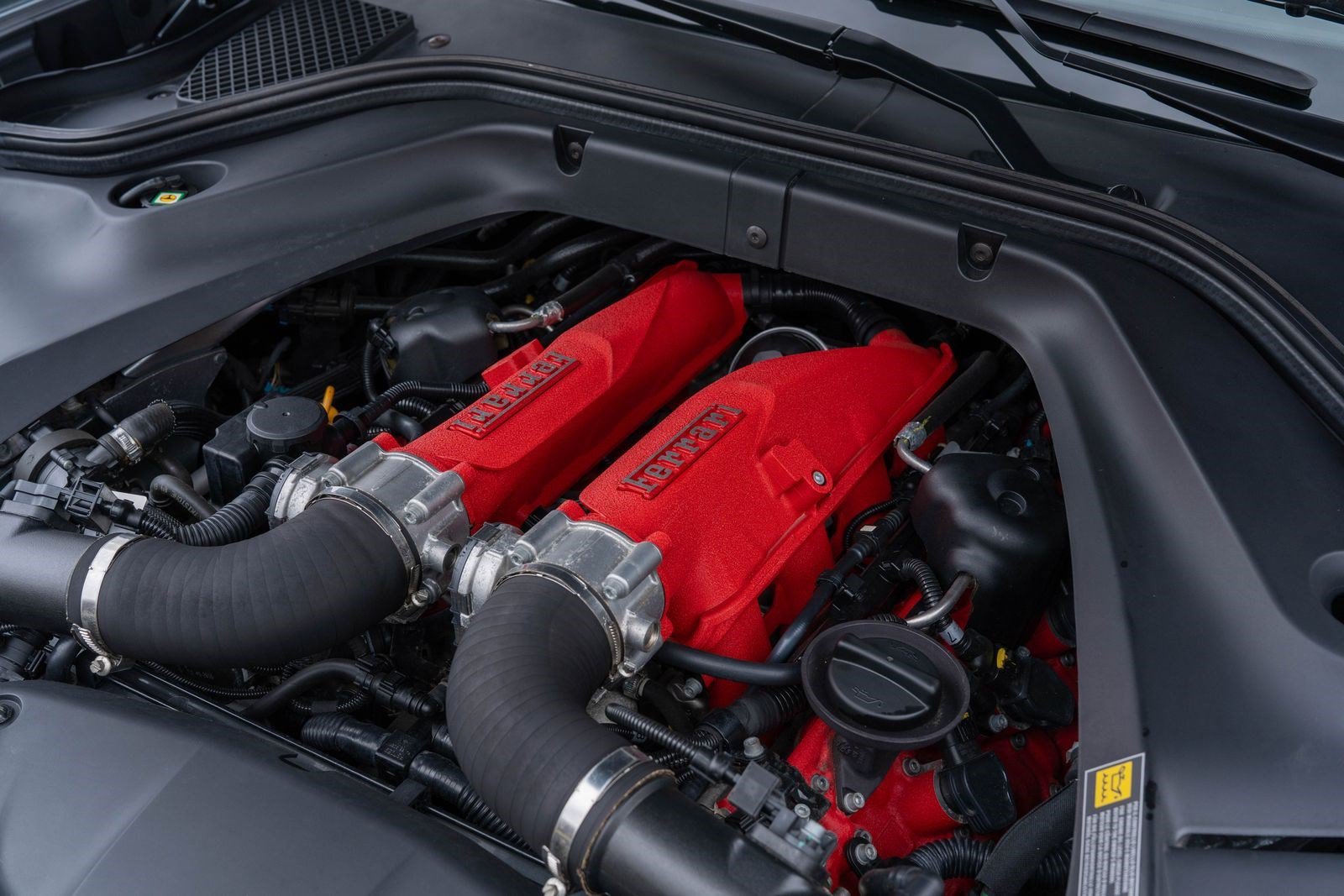 Used 2017 Ferrari California T RWD image 25