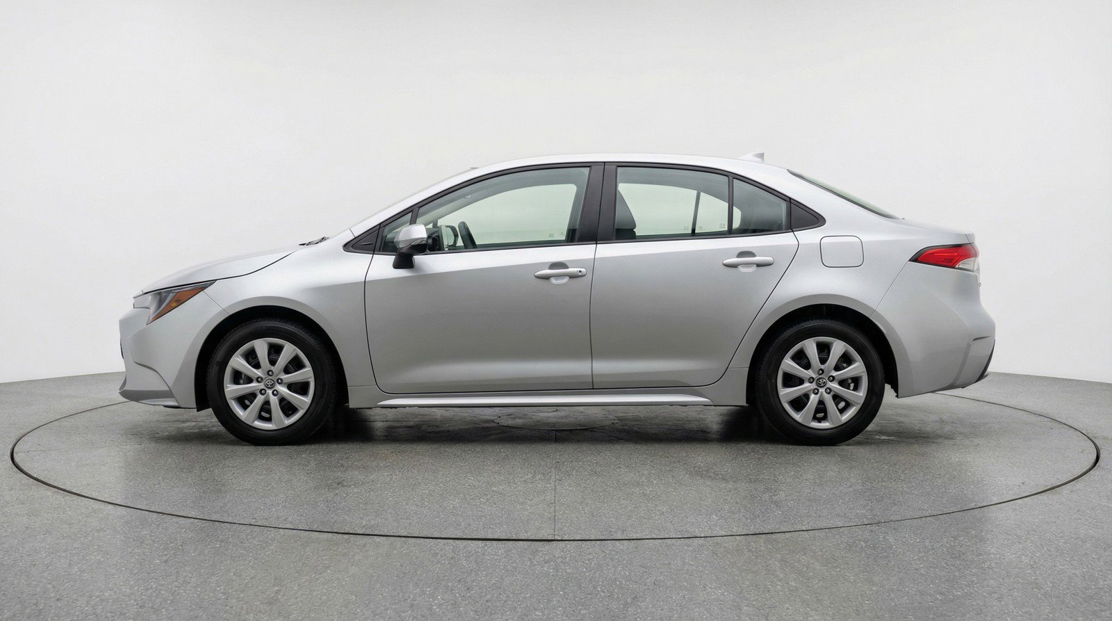 Used 2025 Toyota Corolla LE FWD image 5