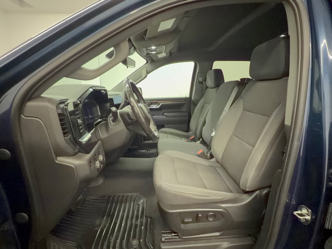Used 2022 Chevrolet Silverado 1500 LT w/ All Star Edition Plus AWD/4WD image 5