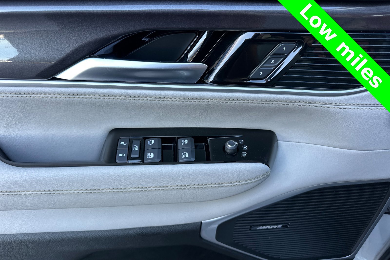 Used 2024 Jeep Wagoneer 4WD image 12