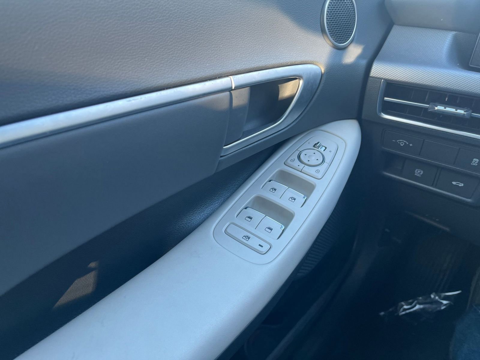 Used 2025 Hyundai Sonata SEL FWD image 18