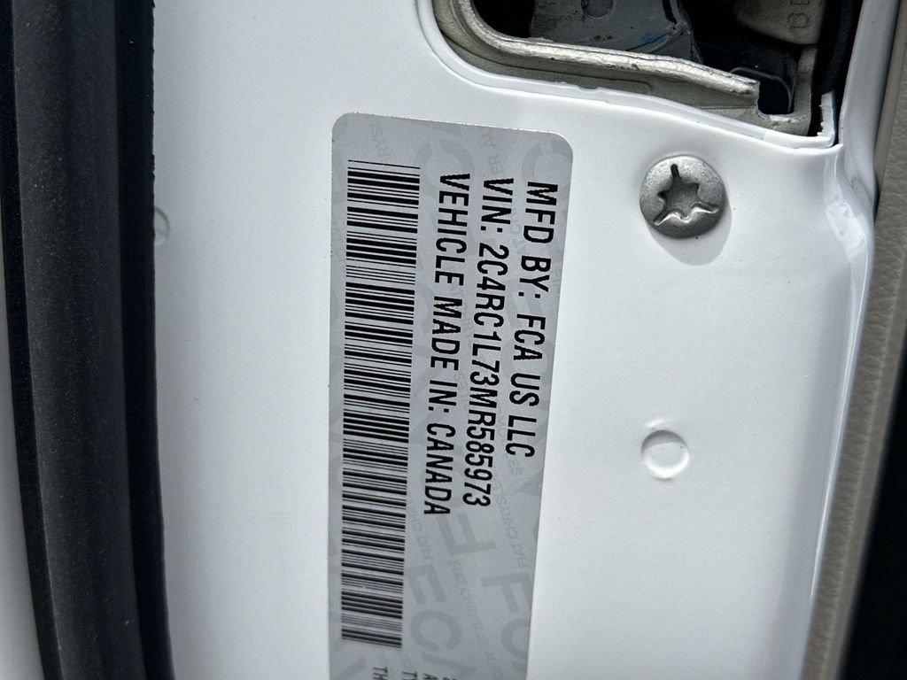 Used 2021 Chrysler Pacifica Touring-L FWD image 19