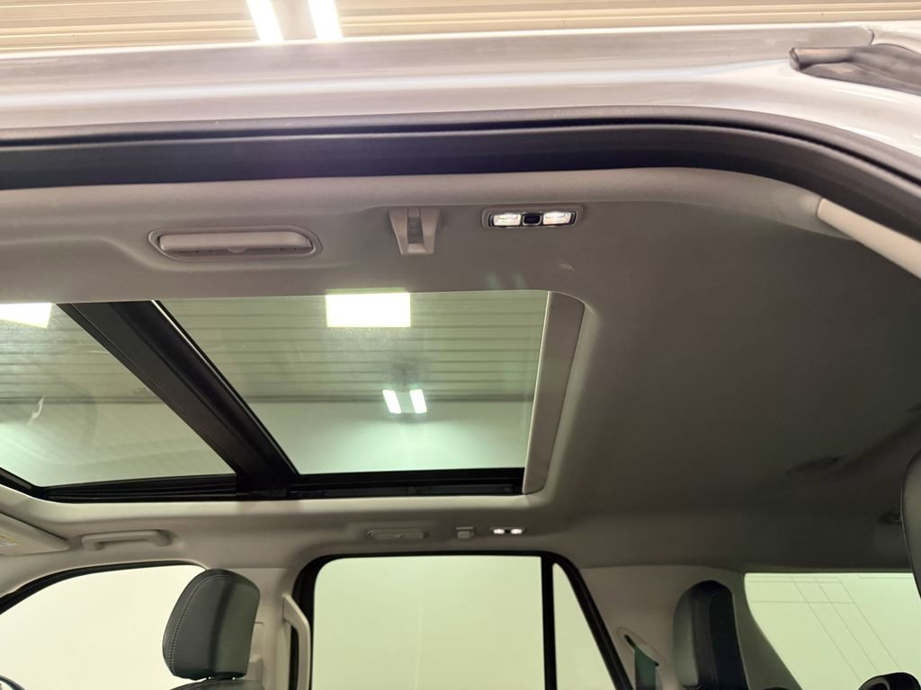 Used 2025 Ford Expedition Max Platinum image 10