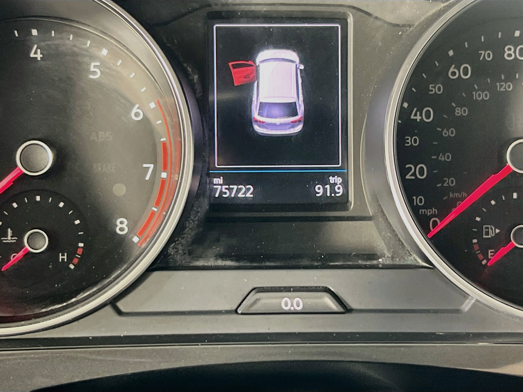 Used 2018 Volkswagen Tiguan SEL AWD/4WD image 12
