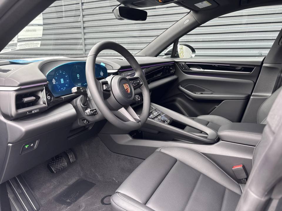 Certified 2026 Porsche Macan 4 Electric AWD/4WD image 10