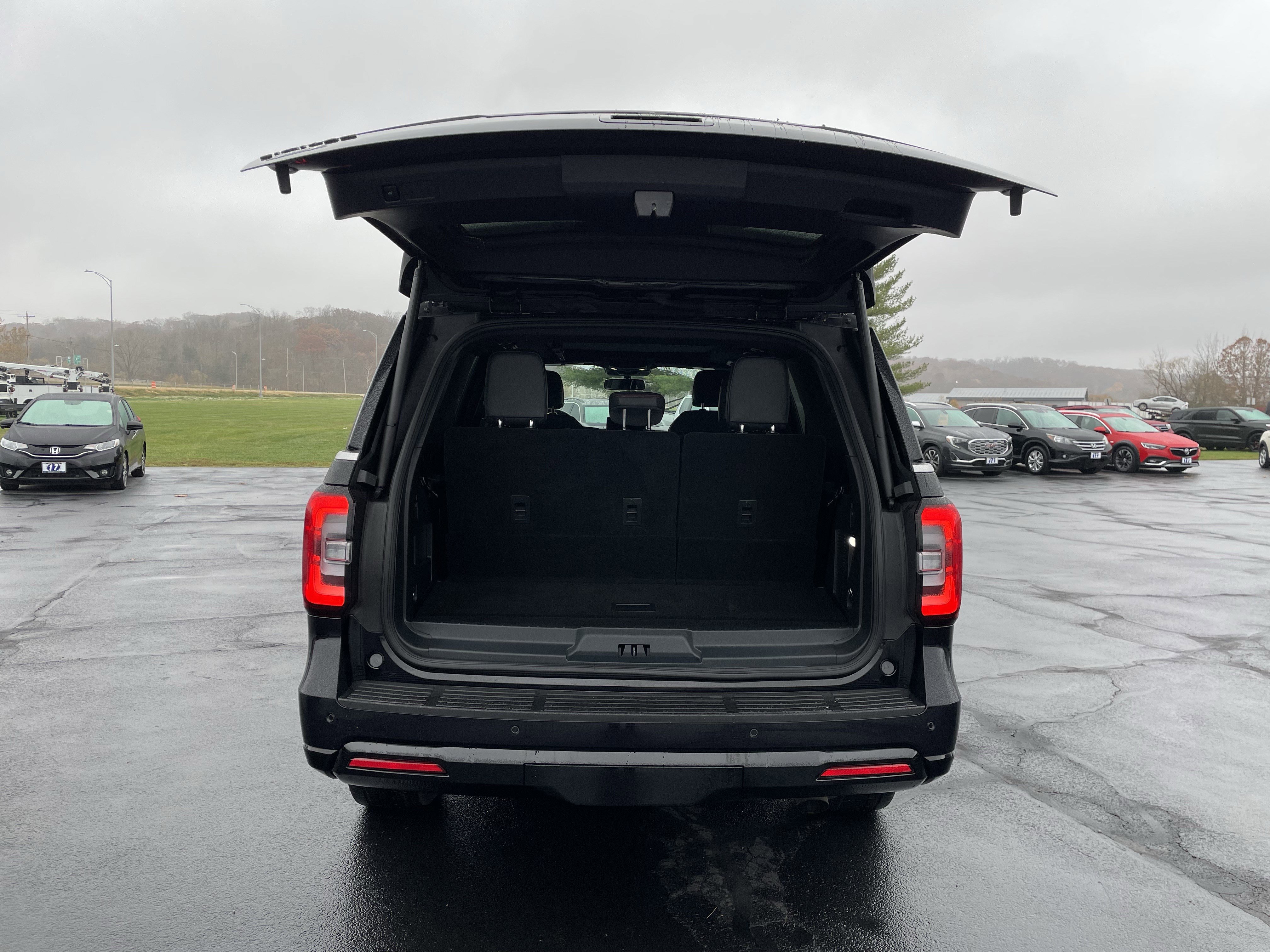 Used 2023 Ford Expedition Limited image 5