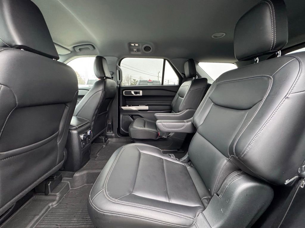 Used 2022 Ford Explorer XLT w/ Equipment Group 202A image 11