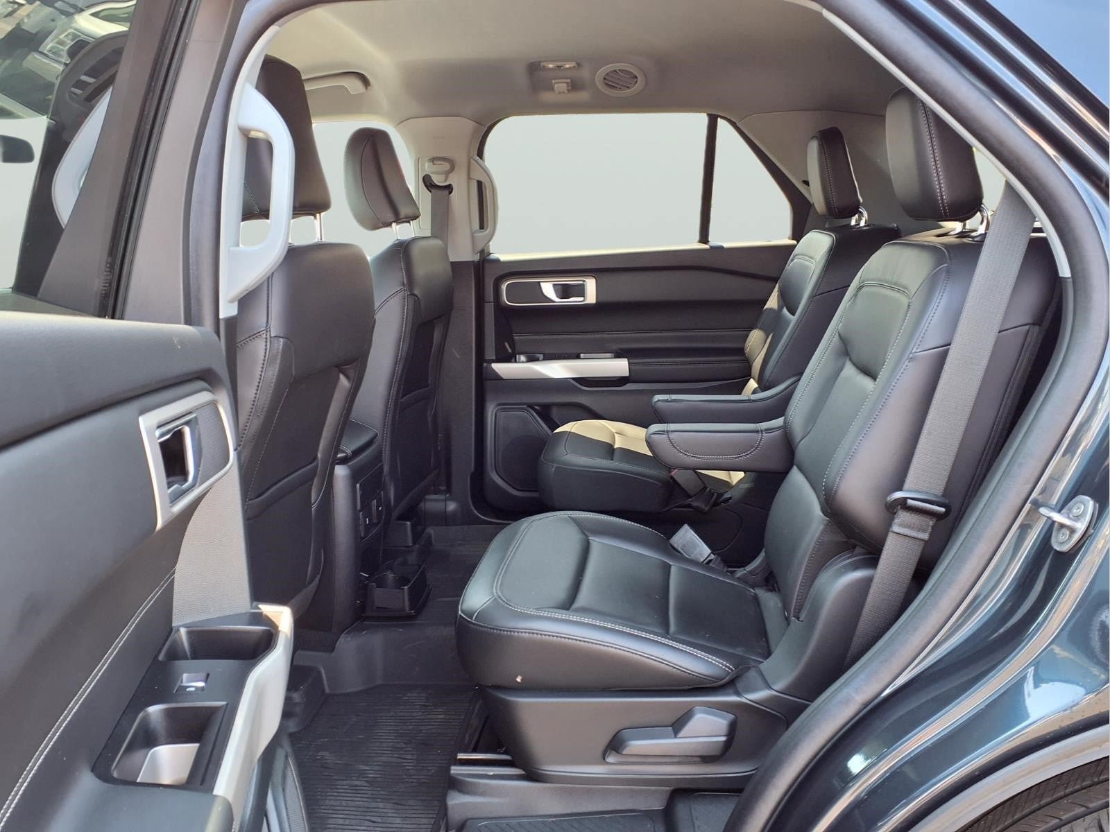Used 2024 Ford Explorer XLT w/ Equipment Group 202A AWD/4WD image 12