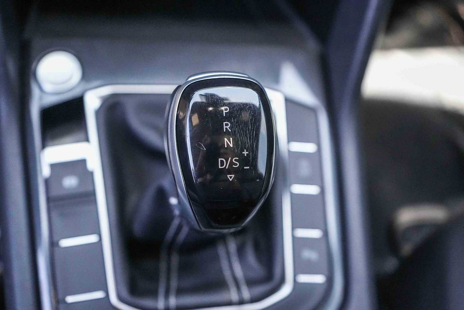 Used 2022 Volkswagen Tiguan SE R-Line FWD image 21