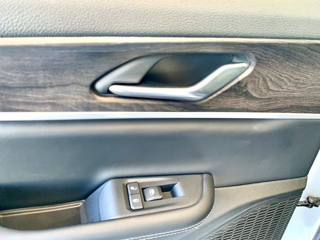 Used 2025 Jeep Grand Cherokee Limited image 20