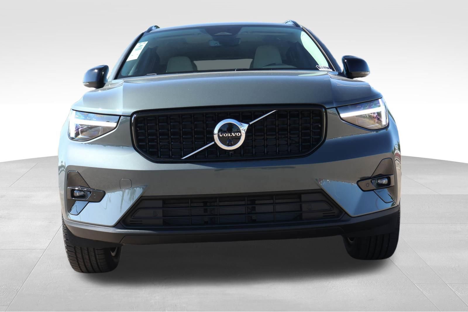 New 2026 Volvo XC40 B5 Plus w/ Protection Package Premier AWD/4WD image 2