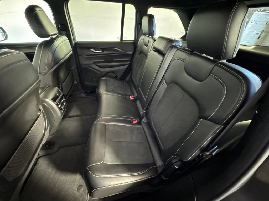 Certified 2025 Jeep Grand Cherokee Altitude AWD/4WD image 34