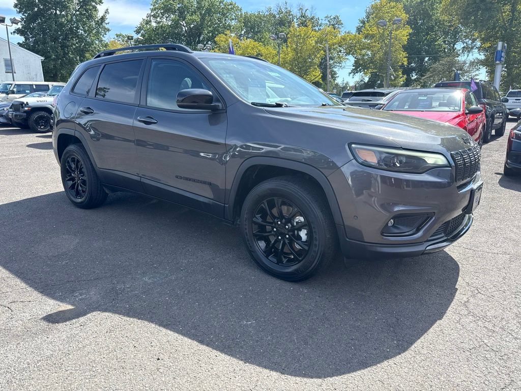 Used 2023 Jeep Cherokee Altitude Lux w/ Mopar Interior Package AWD/4WD image 3
