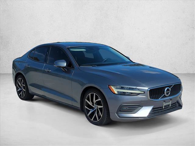 Used 2020 Volvo S60 T6 Momentum image 3