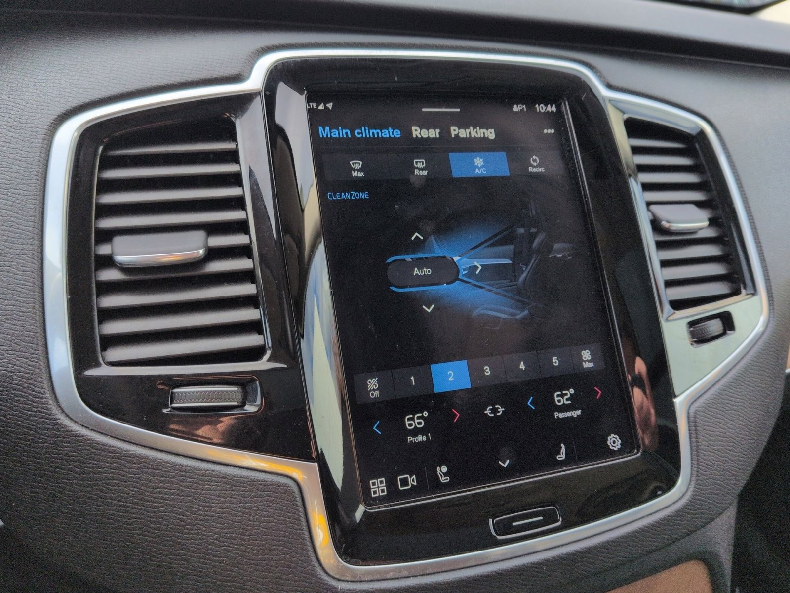 Certified 2023 Volvo XC90 B6 Plus w/ Protection Package Premier image 21