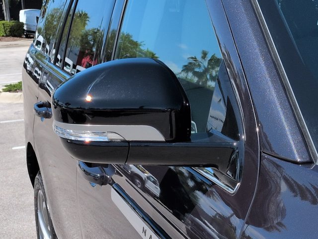 Certified 2026 Lincoln Navigator Reserve AWD/4WD image 12