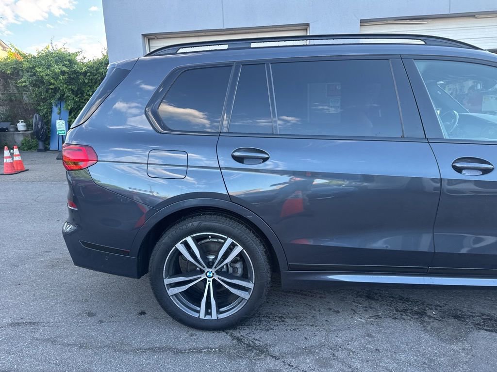 Used 2020 BMW X7 xDrive40i w/ M Sport Package AWD/4WD image 11