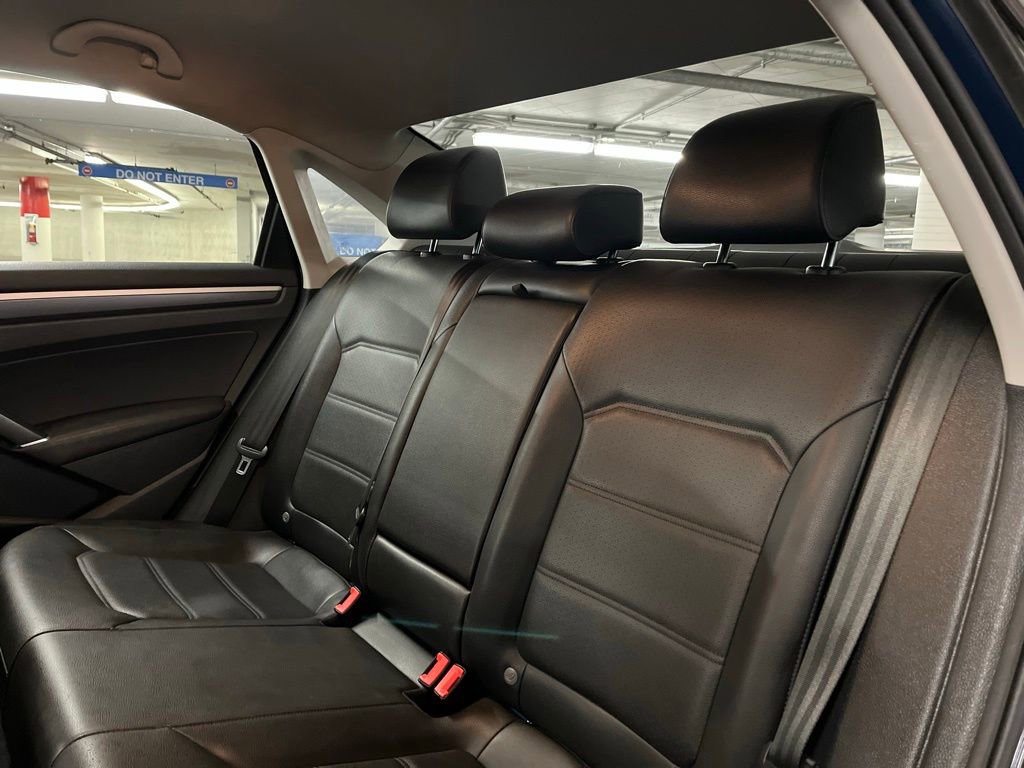 Used 2018 Volkswagen Passat 2.0T R-Line w/ R-Line Lighting Package FWD image 16