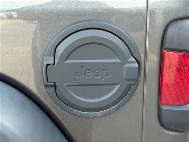 Used 2018 Jeep Wrangler Sport AWD/4WD image 14