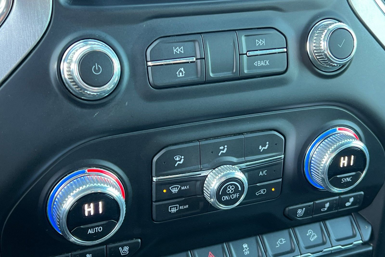 Used 2023 GMC Sierra 3500 SLT w/ SLT Premium Package image 29