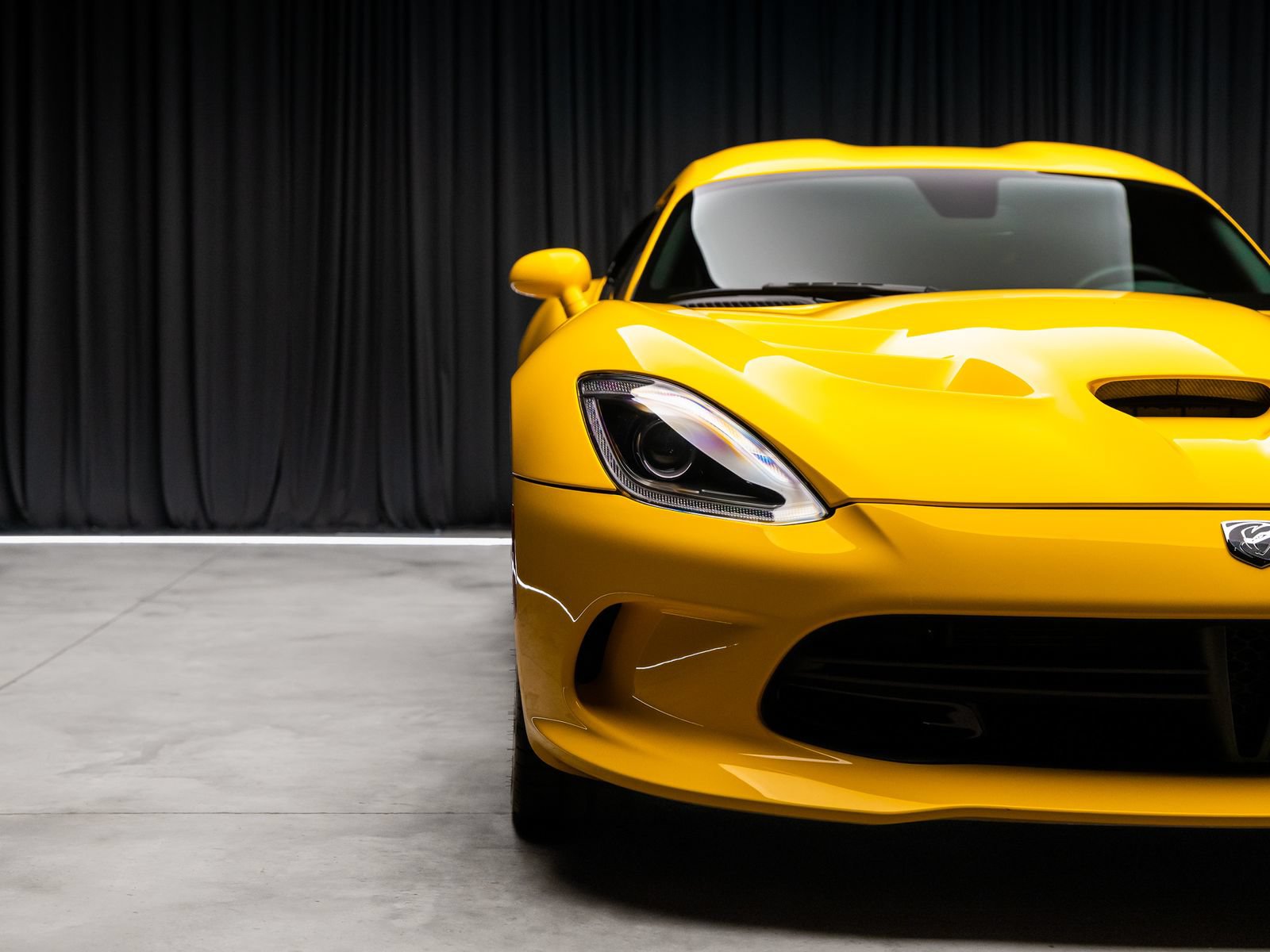 Used 2014 SRT Viper SRT-10 w/ Grand Touring Package RWD image 18
